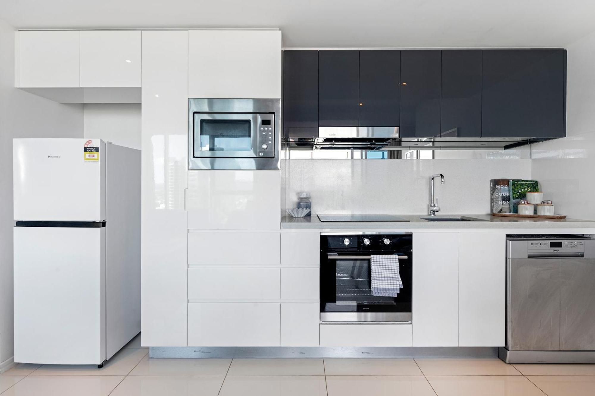 1 Bedroom Hinterland In Surfers Paradise - Q