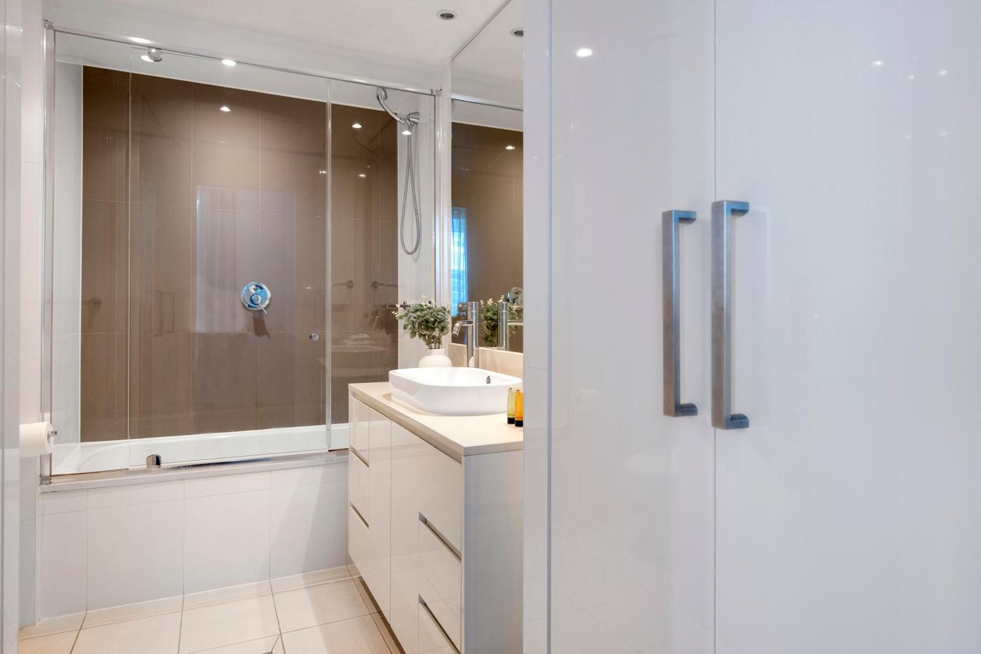 Apartment 1 Bedroom Hinterland In Surfers Paradise - Q